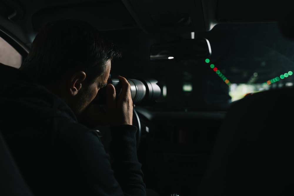 Détective privé : comment se déroule la surveillance des enquêtes de sécurité en France ?