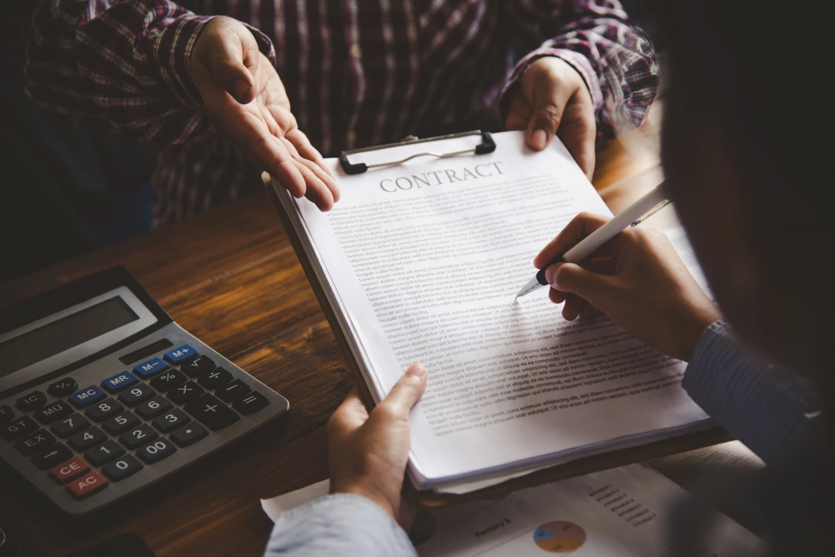 La contestation des clauses abusives dans les contrats de crédit : guide pratique pour les emprunteurs